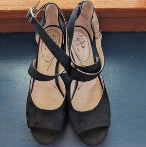Life Stride - Size 8.5 - Elegant Black Suede Heels